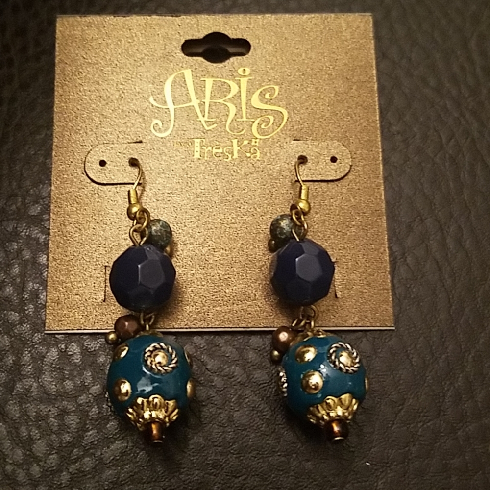 Dangle earrings